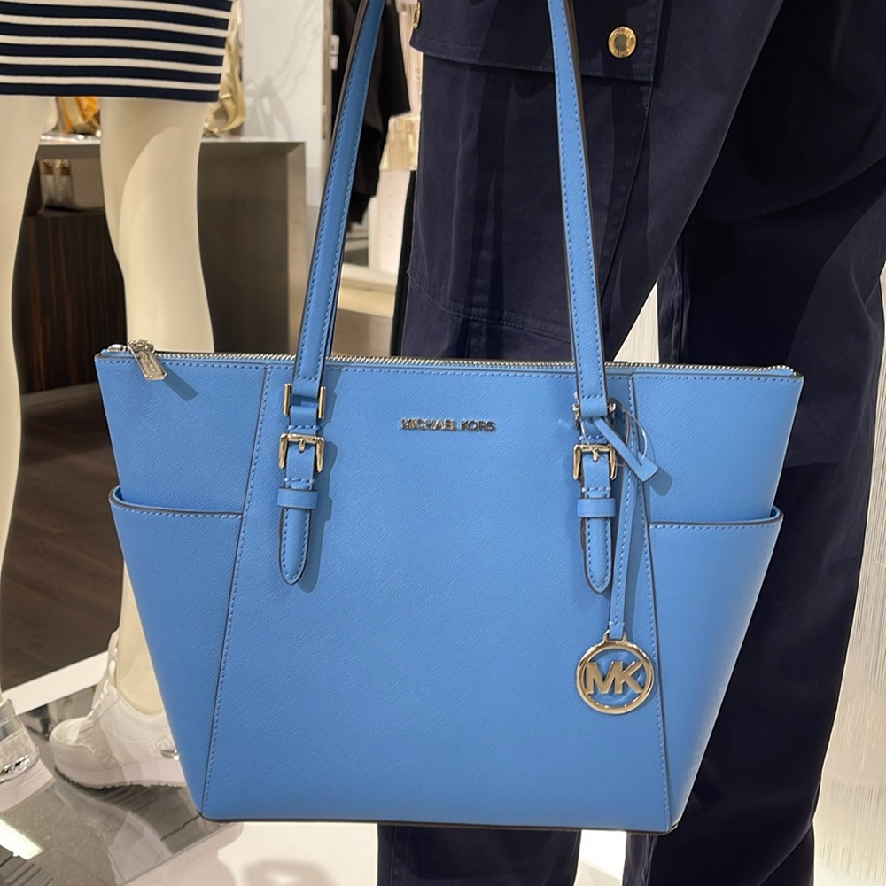 MICHAEL KORS
Jet Set Large Crossgrain Leather Top-Zip Charlotte Tote Bag
NWT - Picture 16 of 16